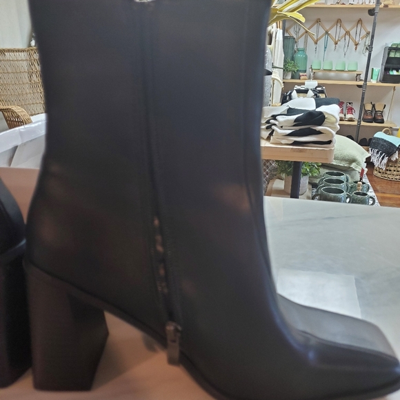 Mata black heeled boots w/ side zipper 9 - Picture 10 of 10